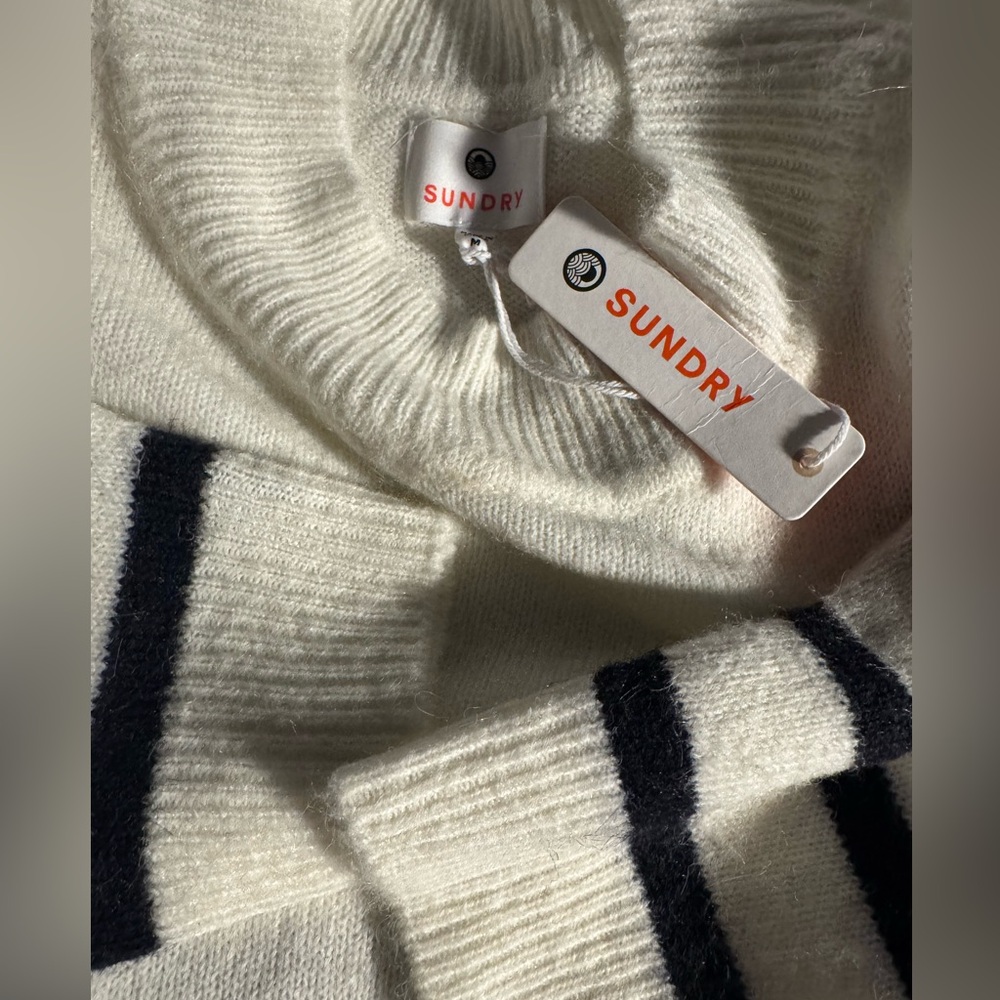 Sundry WOMEN'S STRIPES MOCK NECK COZY SWEATER IN OYSTER Size Med RT $128 - Picture 5 of 5
